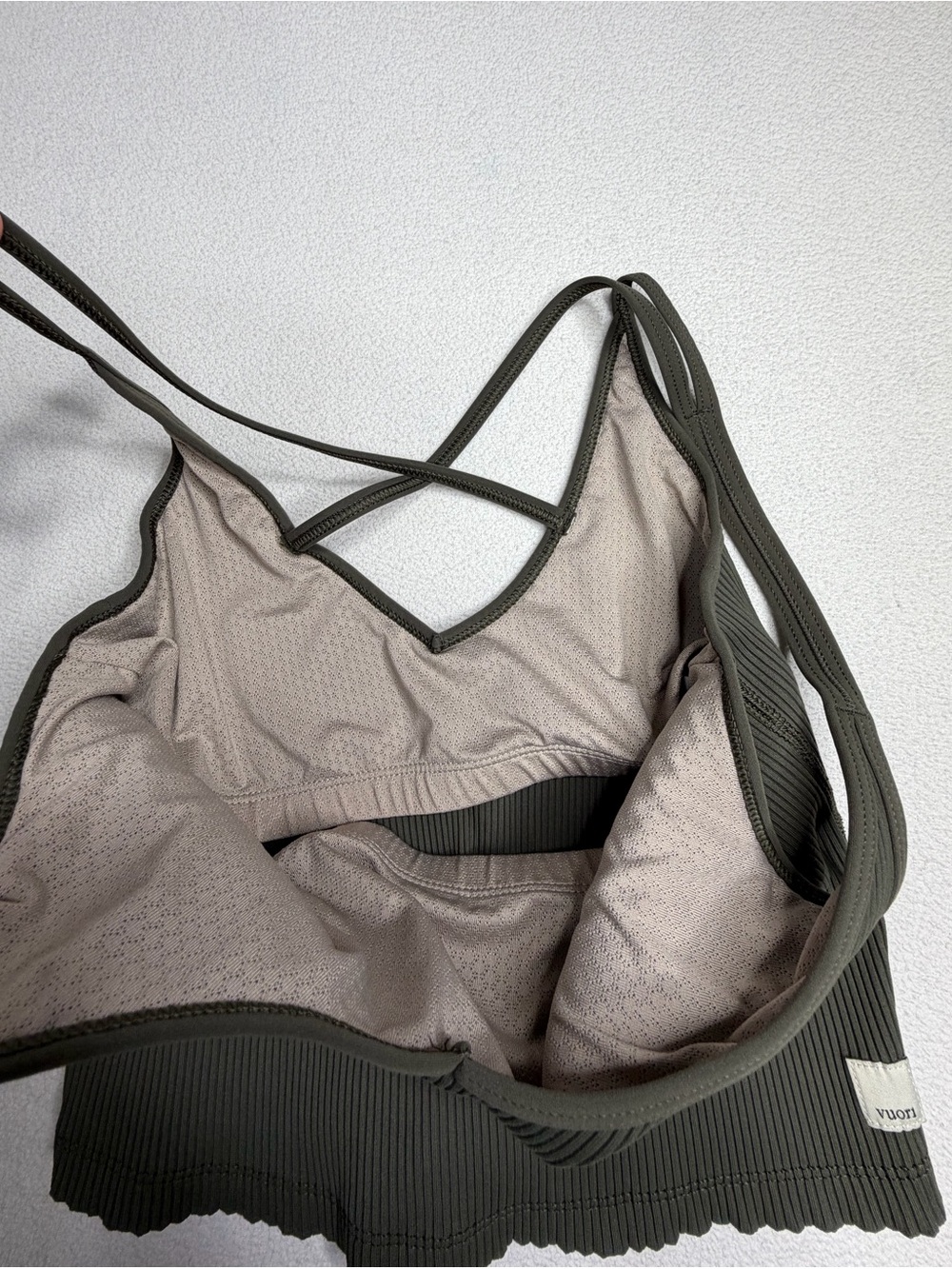 Vuori Rib Crop Top - Picture 9 of 11